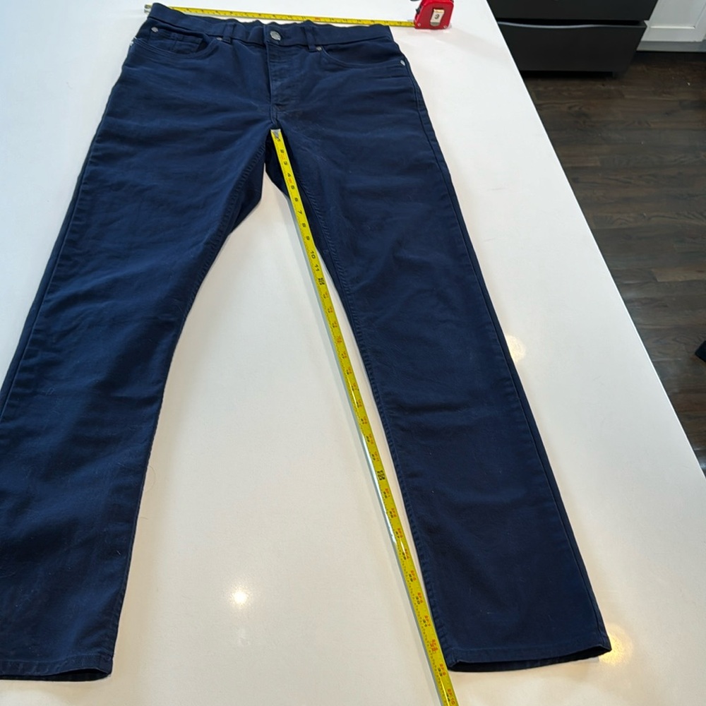 Hart Schaffner Marx brand denim. 34/34 65%cotton. 33% polyester. 2% spandex